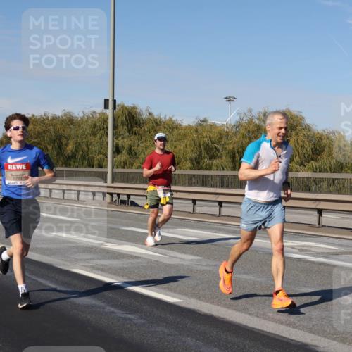 03.10.2025 - Köhlbrandbrückenlauf Julia Fischer http://msf.ph/oto/9008610 03.10.2025 12:51:01 Position 3 6723 meine-sportfotos.de