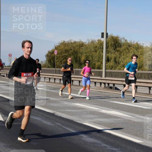 03.10.2025 - Köhlbrandbrückenlauf Julia Fischer http://msf.ph/oto/9008618 03.10.2025 12:51:07 Position 3  meine-sportfotos.de
