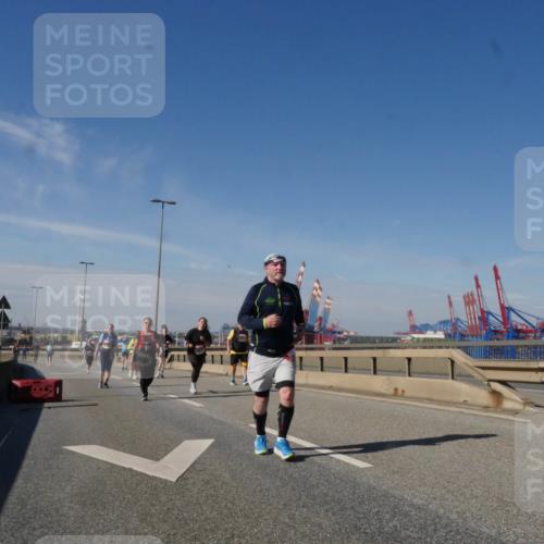 03.10.2025 - Köhlbrandbrückenlauf Matties Gatica Varas http://msf.ph/oto/9008622 03.10.2025 13:04:35 Position 2  meine-sportfotos.de