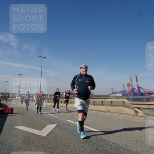 03.10.2025 - Köhlbrandbrückenlauf Matties Gatica Varas http://msf.ph/oto/9008630 03.10.2025 13:04:35 Position 2  meine-sportfotos.de
