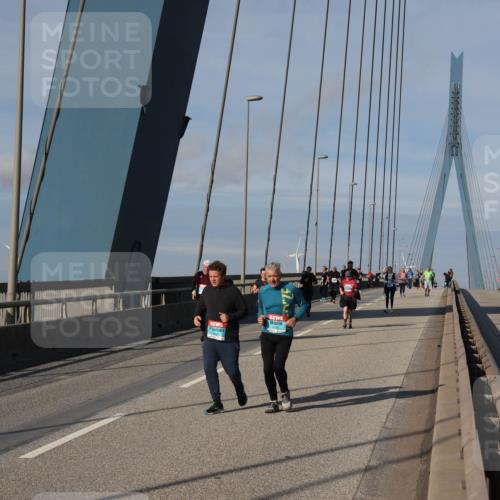 03.10.2025 - Köhlbrandbrückenlauf Julia Fischer http://msf.ph/oto/9008632 03.10.2025 10:05:39 Position 2  meine-sportfotos.de