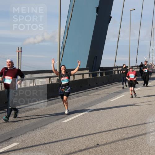 03.10.2025 - Köhlbrandbrückenlauf Julia Fischer http://msf.ph/oto/9008642 03.10.2025 10:05:44 Position 2  meine-sportfotos.de
