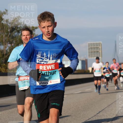 03.10.2025 - Köhlbrandbrückenlauf Luisa Fischer http://msf.ph/oto/9008644 03.10.2025 10:50:29 Position 3 2920, 2732 meine-sportfotos.de