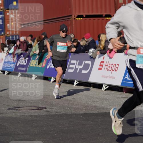 03.10.2025 - Köhlbrandbrückenlauf Michael Burmester http://msf.ph/oto/9008648 03.10.2025 10:10:00 Ziel 1243, 1401, 1544, 1656, 1747, 2040, 2471, 3068, 3162, 3200, 3201, 3493 meine-sportfotos.de