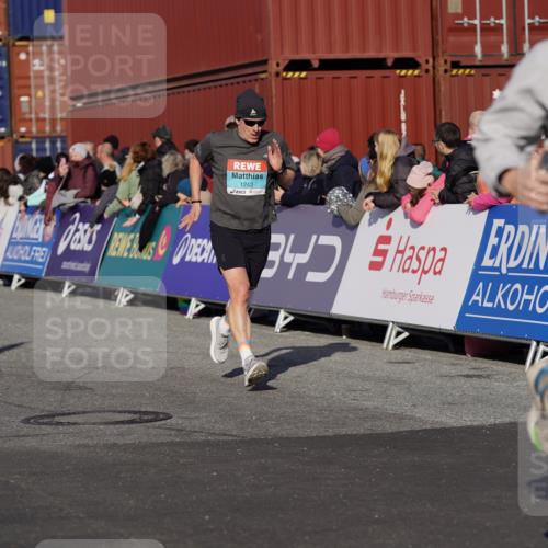 03.10.2025 - Köhlbrandbrückenlauf Michael Burmester http://msf.ph/oto/9008661 03.10.2025 10:10:01 Ziel 1243, 1401, 1544, 1656, 2040, 2471, 3068, 3162, 3200, 3201, 3218, 3493 meine-sportfotos.de