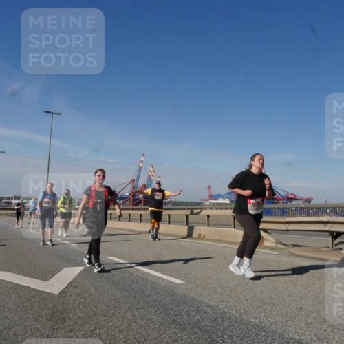 03.10.2025 - Köhlbrandbrückenlauf Matties Gatica Varas http://msf.ph/oto/9008662 03.10.2025 13:04:39 Position 2 118 meine-sportfotos.de