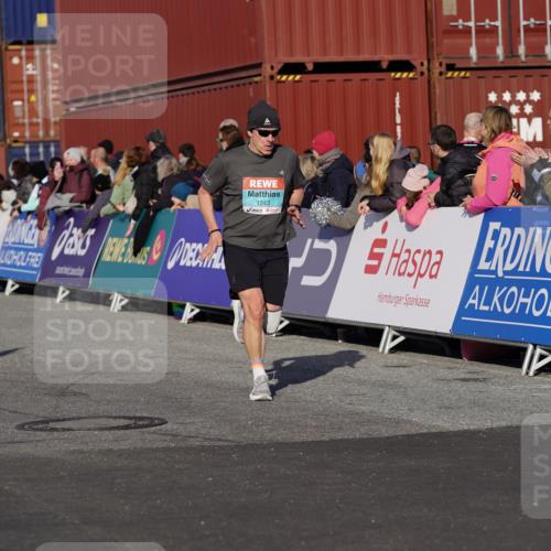 03.10.2025 - Köhlbrandbrückenlauf Michael Burmester http://msf.ph/oto/9008672 03.10.2025 10:10:01 Ziel 1243, 1401, 1544, 1656, 2040, 2471, 3068, 3162, 3200, 3201, 3218, 3493 meine-sportfotos.de