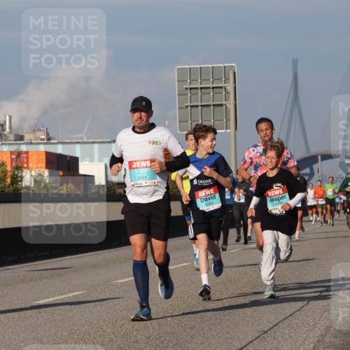 03.10.2025 - Köhlbrandbrückenlauf Luisa Fischer http://msf.ph/oto/9008686 03.10.2025 10:50:32 Position 3 3791, 3196, 1173 meine-sportfotos.de