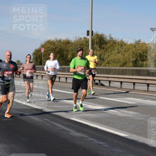 03.10.2025 - Köhlbrandbrückenlauf Julia Fischer http://msf.ph/oto/9008692 03.10.2025 12:51:13 Position 3 5670 meine-sportfotos.de
