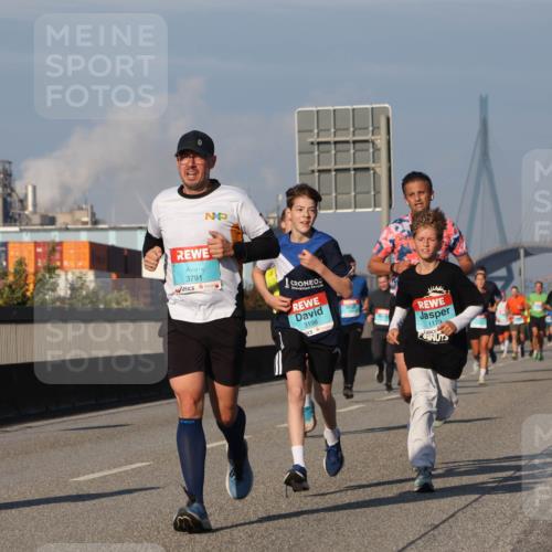 03.10.2025 - Köhlbrandbrückenlauf Luisa Fischer http://msf.ph/oto/9008695 03.10.2025 10:50:32 Position 3 3791, 3196, 1173 meine-sportfotos.de