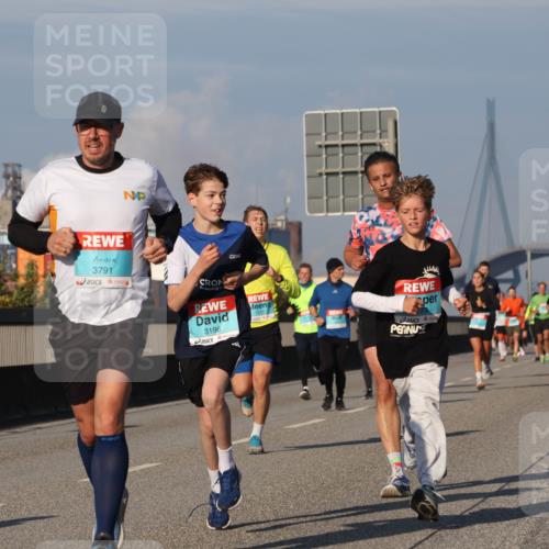 03.10.2025 - Köhlbrandbrückenlauf Luisa Fischer http://msf.ph/oto/9008706 03.10.2025 10:50:33 Position 3 3791, 3196, 1111 meine-sportfotos.de