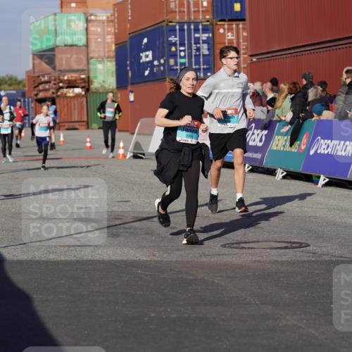 03.10.2025 - Köhlbrandbrückenlauf Michael Burmester http://msf.ph/oto/9008709 03.10.2025 10:10:03 Ziel 1243, 1544, 1656, 1919, 2040, 2074, 3068, 3218 meine-sportfotos.de