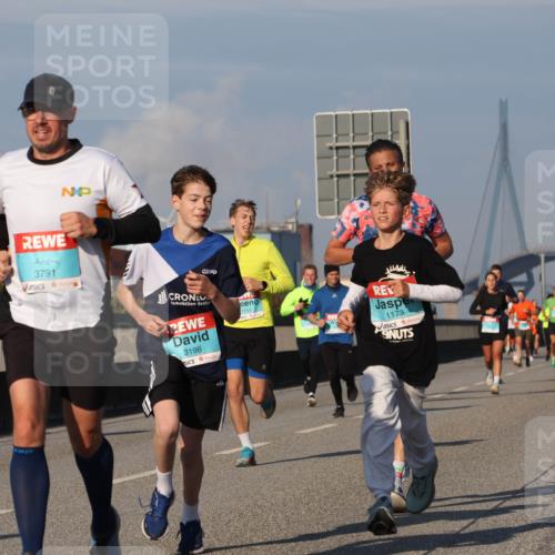 03.10.2025 - Köhlbrandbrückenlauf Luisa Fischer http://msf.ph/oto/9008714 03.10.2025 10:50:34 Position 3 3791, 3196, 1111, 1173 meine-sportfotos.de