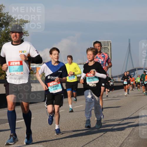 03.10.2025 - Köhlbrandbrückenlauf Luisa Fischer http://msf.ph/oto/9008722 03.10.2025 10:50:34 Position 3 3791, 3196, 1111, 1173 meine-sportfotos.de