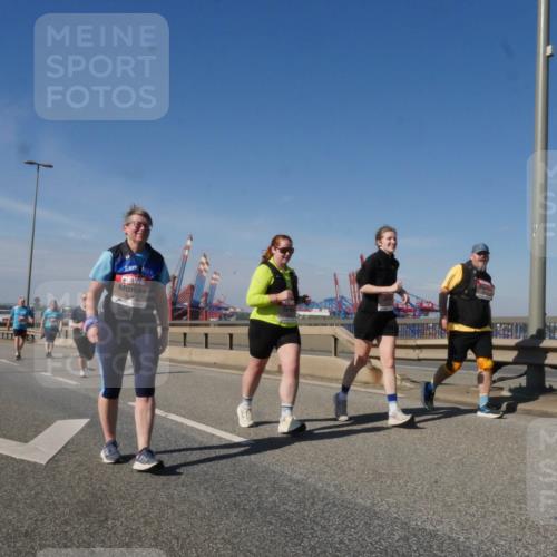 03.10.2025 - Köhlbrandbrückenlauf Matties Gatica Varas http://msf.ph/oto/9008727 03.10.2025 13:04:43 Position 2 118 meine-sportfotos.de