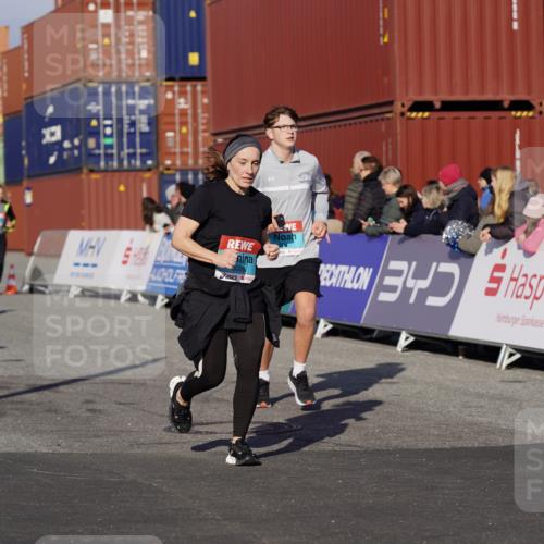 03.10.2025 - Köhlbrandbrückenlauf Michael Burmester http://msf.ph/oto/9008736 03.10.2025 10:10:04 Ziel 1243, 1544, 1656, 1919, 2040, 2074, 3068, 3218 meine-sportfotos.de