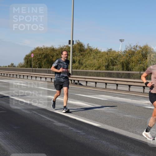 03.10.2025 - Köhlbrandbrückenlauf Julia Fischer http://msf.ph/oto/9008741 03.10.2025 12:51:16 Position 3 4246 meine-sportfotos.de