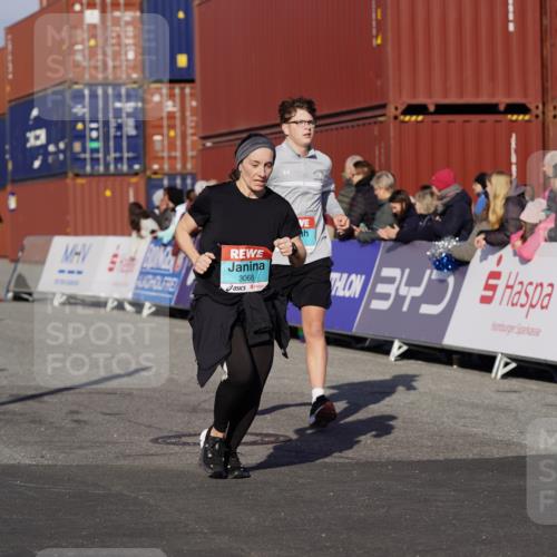 03.10.2025 - Köhlbrandbrückenlauf Michael Burmester http://msf.ph/oto/9008746 03.10.2025 10:10:04 Ziel 1243, 1544, 1656, 1919, 2040, 2074, 3068, 3218 meine-sportfotos.de