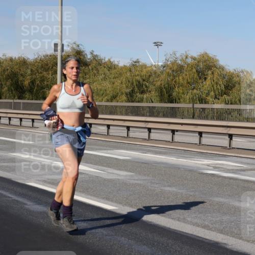 03.10.2025 - Köhlbrandbrückenlauf Julia Fischer http://msf.ph/oto/9008752 03.10.2025 12:51:19 Position 3  meine-sportfotos.de