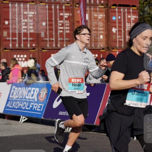03.10.2025 - Köhlbrandbrückenlauf Michael Burmester http://msf.ph/oto/9008778 03.10.2025 10:10:05 Ziel 1192, 1243, 1544, 1656, 1919, 2040, 2074, 2679, 3068, 3218 meine-sportfotos.de