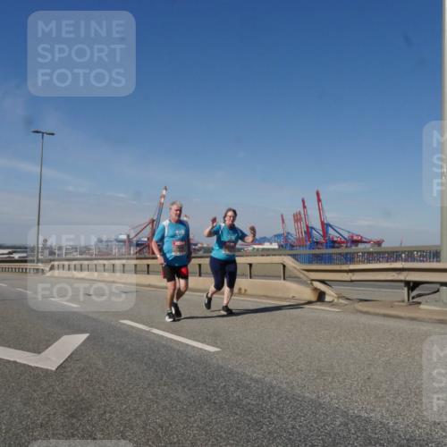 03.10.2025 - Köhlbrandbrückenlauf Matties Gatica Varas http://msf.ph/oto/9008784 03.10.2025 13:04:50 Position 2 118 meine-sportfotos.de