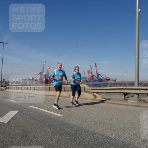 03.10.2025 - Köhlbrandbrückenlauf Matties Gatica Varas http://msf.ph/oto/9008792 03.10.2025 13:04:51 Position 2 118 meine-sportfotos.de