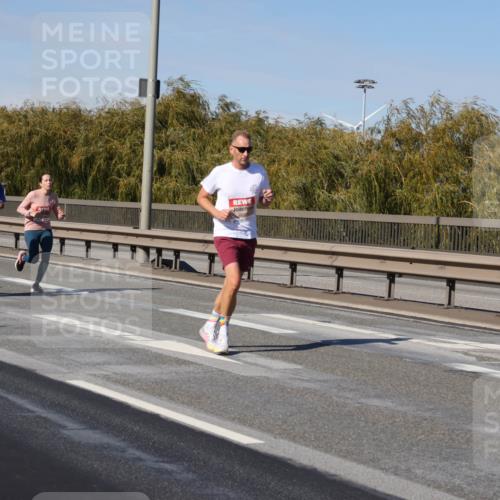 03.10.2025 - Köhlbrandbrückenlauf Julia Fischer http://msf.ph/oto/9008795 03.10.2025 12:51:29 Position 3 1390 meine-sportfotos.de