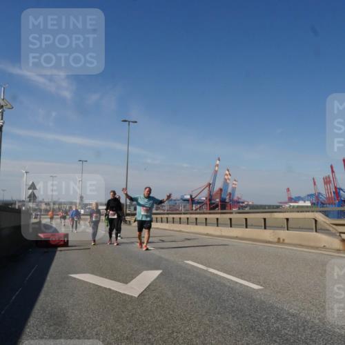 03.10.2025 - Köhlbrandbrückenlauf Matties Gatica Varas http://msf.ph/oto/9008812 03.10.2025 13:05:03 Position 2  meine-sportfotos.de