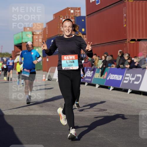 03.10.2025 - Köhlbrandbrückenlauf Michael Burmester http://msf.ph/oto/9008814 03.10.2025 10:10:07 Ziel 1192, 1243, 1544, 1656, 1660, 1919, 2040, 2074, 2679, 3068, 3124, 3218 meine-sportfotos.de