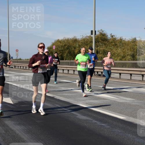 03.10.2025 - Köhlbrandbrückenlauf Julia Fischer http://msf.ph/oto/9008815 03.10.2025 12:51:30 Position 3  meine-sportfotos.de