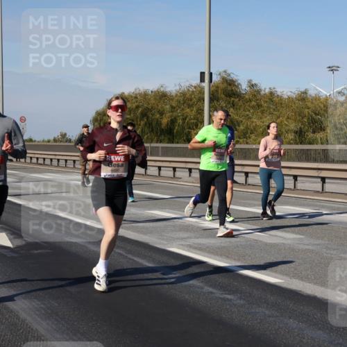 03.10.2025 - Köhlbrandbrückenlauf Julia Fischer http://msf.ph/oto/9008821 03.10.2025 12:51:30 Position 3 4585, 4490 meine-sportfotos.de