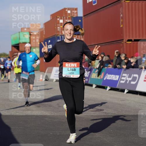 03.10.2025 - Köhlbrandbrückenlauf Michael Burmester http://msf.ph/oto/9008824 03.10.2025 10:10:07 Ziel 1192, 1243, 1544, 1656, 1660, 1919, 2040, 2074, 2679, 3068, 3124, 3218 meine-sportfotos.de