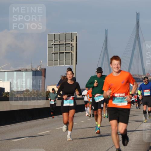 03.10.2025 - Köhlbrandbrückenlauf Luisa Fischer http://msf.ph/oto/9008829 03.10.2025 10:50:41 Position 3  meine-sportfotos.de