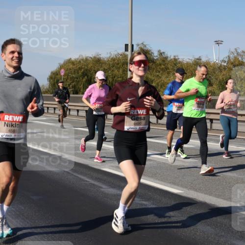 03.10.2025 - Köhlbrandbrückenlauf Julia Fischer http://msf.ph/oto/9008830 03.10.2025 12:51:31 Position 3 4585, 4490 meine-sportfotos.de