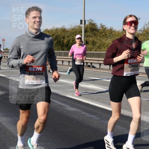 03.10.2025 - Köhlbrandbrückenlauf Julia Fischer http://msf.ph/oto/9008833 03.10.2025 12:51:32 Position 3 4585, 4490, 4454 meine-sportfotos.de