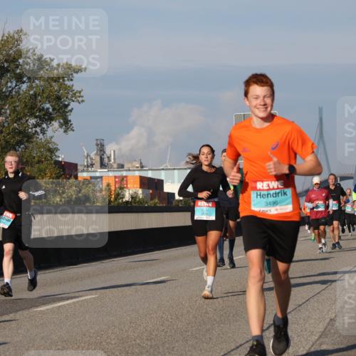 03.10.2025 - Köhlbrandbrückenlauf Luisa Fischer http://msf.ph/oto/9008868 03.10.2025 10:50:44 Position 3 3496 meine-sportfotos.de