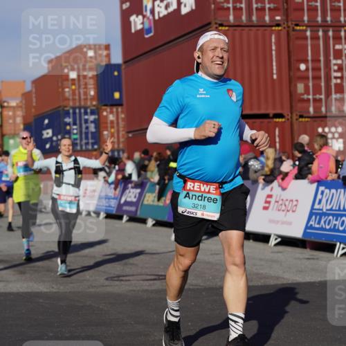 03.10.2025 - Köhlbrandbrückenlauf Michael Burmester http://msf.ph/oto/9008880 03.10.2025 10:10:09 Ziel 1192, 1375, 1583, 1656, 1660, 1919, 2040, 2074, 2679, 3068, 3124, 3218 meine-sportfotos.de