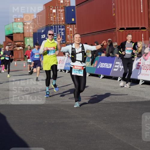 03.10.2025 - Köhlbrandbrückenlauf Michael Burmester http://msf.ph/oto/9008903 03.10.2025 10:10:10 Ziel 1192, 1375, 1536, 1583, 1656, 1660, 1919, 2040, 2074, 2679, 3068, 3124, 3218 meine-sportfotos.de