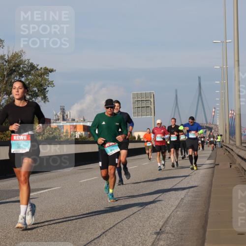 03.10.2025 - Köhlbrandbrückenlauf Luisa Fischer http://msf.ph/oto/9008908 03.10.2025 10:50:47 Position 3 3825, 3812 meine-sportfotos.de