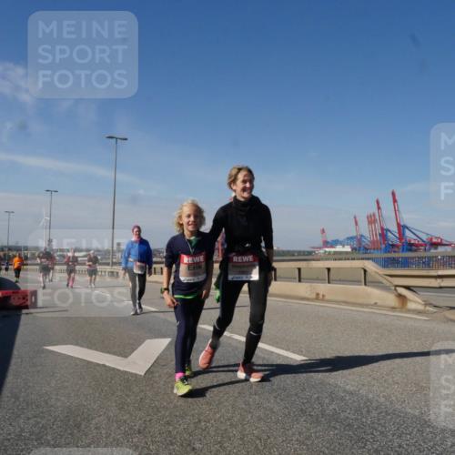 03.10.2025 - Köhlbrandbrückenlauf Matties Gatica Varas http://msf.ph/oto/9008910 03.10.2025 13:05:12 Position 2 1111 meine-sportfotos.de