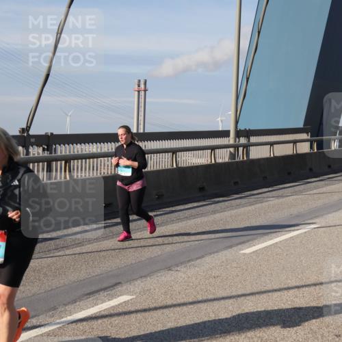 03.10.2025 - Köhlbrandbrückenlauf Julia Fischer http://msf.ph/oto/9008931 03.10.2025 10:08:01 Position 2 3319 meine-sportfotos.de