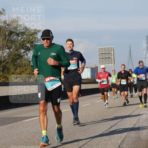 03.10.2025 - Köhlbrandbrückenlauf Luisa Fischer http://msf.ph/oto/9008936 03.10.2025 10:50:48 Position 3 5, 3812, 3138 meine-sportfotos.de