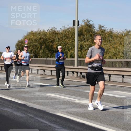 03.10.2025 - Köhlbrandbrückenlauf Julia Fischer http://msf.ph/oto/9008937 03.10.2025 12:51:49 Position 3  meine-sportfotos.de