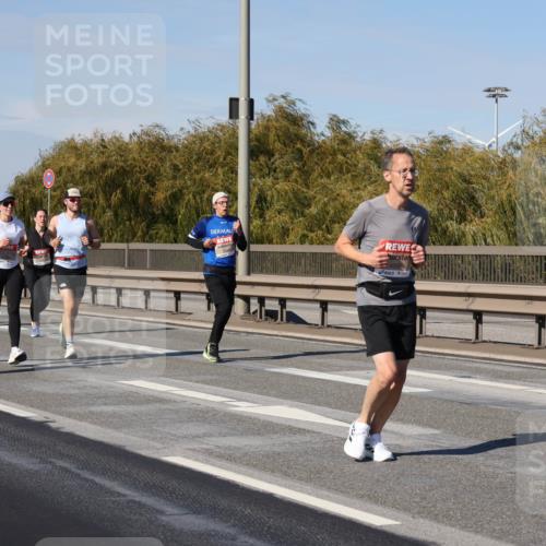 03.10.2025 - Köhlbrandbrückenlauf Julia Fischer http://msf.ph/oto/9008943 03.10.2025 12:51:49 Position 3  meine-sportfotos.de