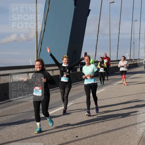 03.10.2025 - Köhlbrandbrückenlauf Julia Fischer http://msf.ph/oto/9008953 03.10.2025 10:08:09 Position 2 2926, 2927 meine-sportfotos.de