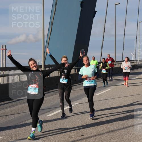03.10.2025 - Köhlbrandbrückenlauf Julia Fischer http://msf.ph/oto/9008960 03.10.2025 10:08:09 Position 2 2926, 2927 meine-sportfotos.de