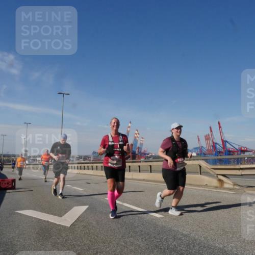 03.10.2025 - Köhlbrandbrückenlauf Matties Gatica Varas http://msf.ph/oto/9008963 03.10.2025 13:05:21 Position 2 118 meine-sportfotos.de