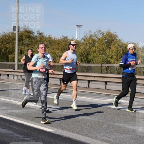 03.10.2025 - Köhlbrandbrückenlauf Julia Fischer http://msf.ph/oto/9008965 03.10.2025 12:51:52 Position 3  meine-sportfotos.de