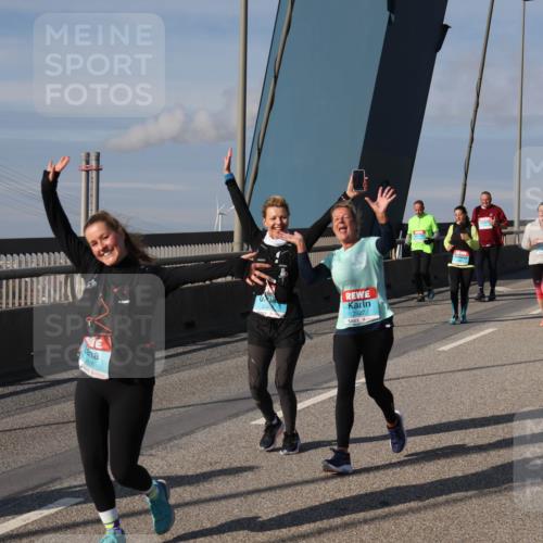 03.10.2025 - Köhlbrandbrückenlauf Julia Fischer http://msf.ph/oto/9008968 03.10.2025 10:08:10 Position 2 826, 2927 meine-sportfotos.de