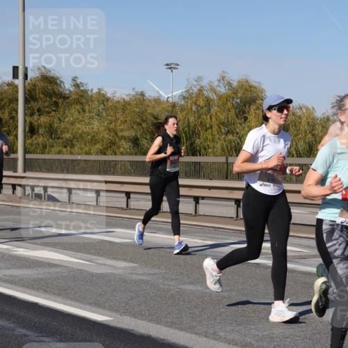 03.10.2025 - Köhlbrandbrückenlauf Julia Fischer http://msf.ph/oto/9008980 03.10.2025 12:51:53 Position 3 6786, 4751 meine-sportfotos.de